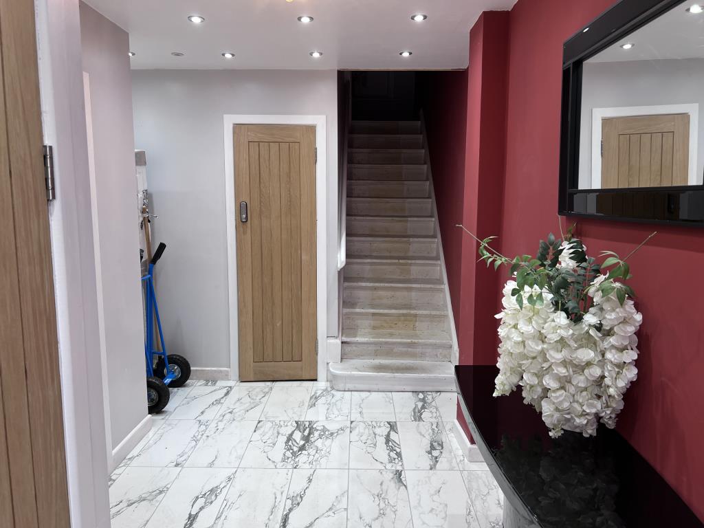 Lot: 3 - SIX-BEDROOM GUEST HOUSE FOR INVESTMENT - Communal hallway with painted walls and tile floor